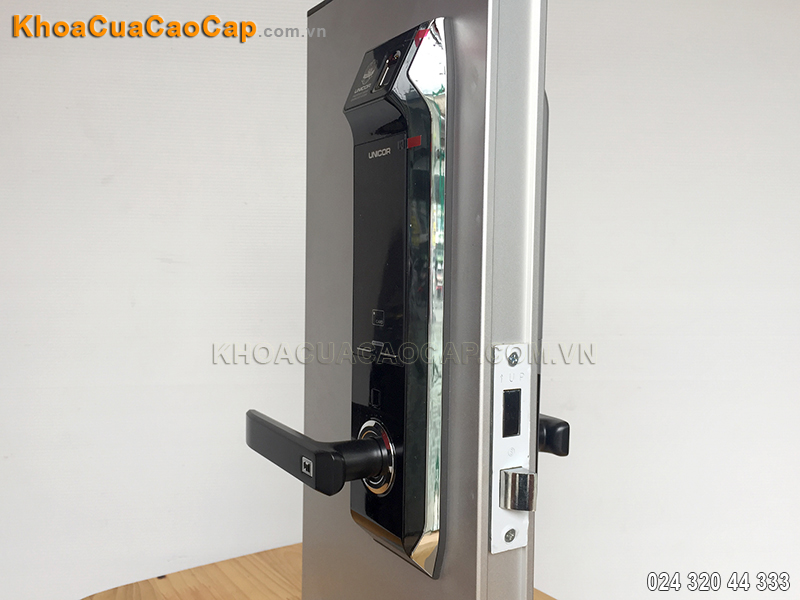 Khóa cửa vân tay Unicor UN-9000- màu bạc - ảnh 1