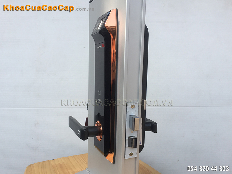 Khóa cửa vân tay Unicor UN-9000-BWKS - ảnh 2