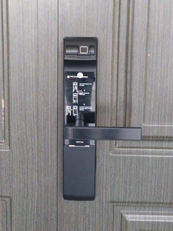 Khóa cửa vân tay Yale YDM-7116A