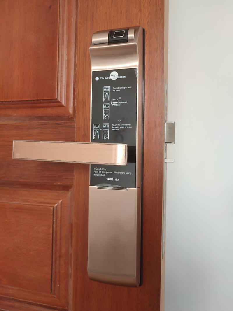 Khóa cửa vân tay Yale YDM-7116A