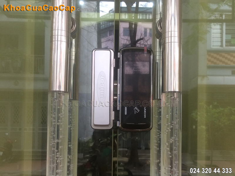 Lắp đặt khóa mã số thẻ cửa kính Unicor 325S-GL - ảnh 4