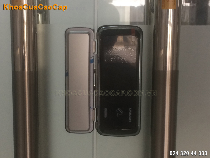 Lắp đặt khóa mã số thẻ cửa kính Unicor 325S-GL - ảnh 1